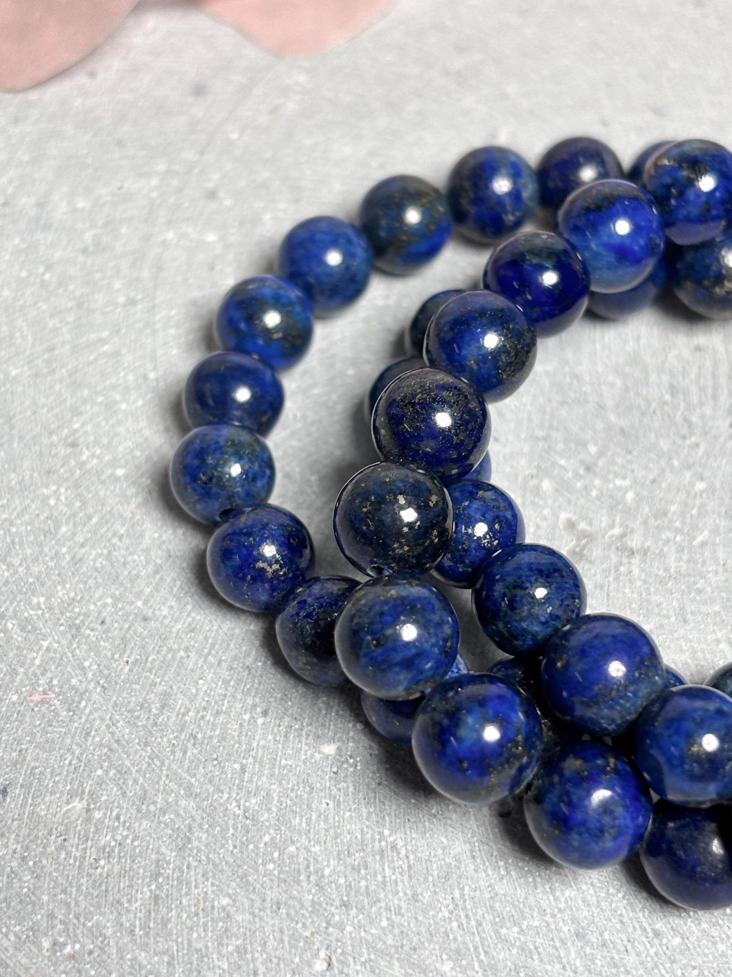 Lapislazuli Armband elastisches Perlenarmband ca. 17,5 cm mit 8 mm runden Perlen, Edelstein Schmuck in tiefem Blau