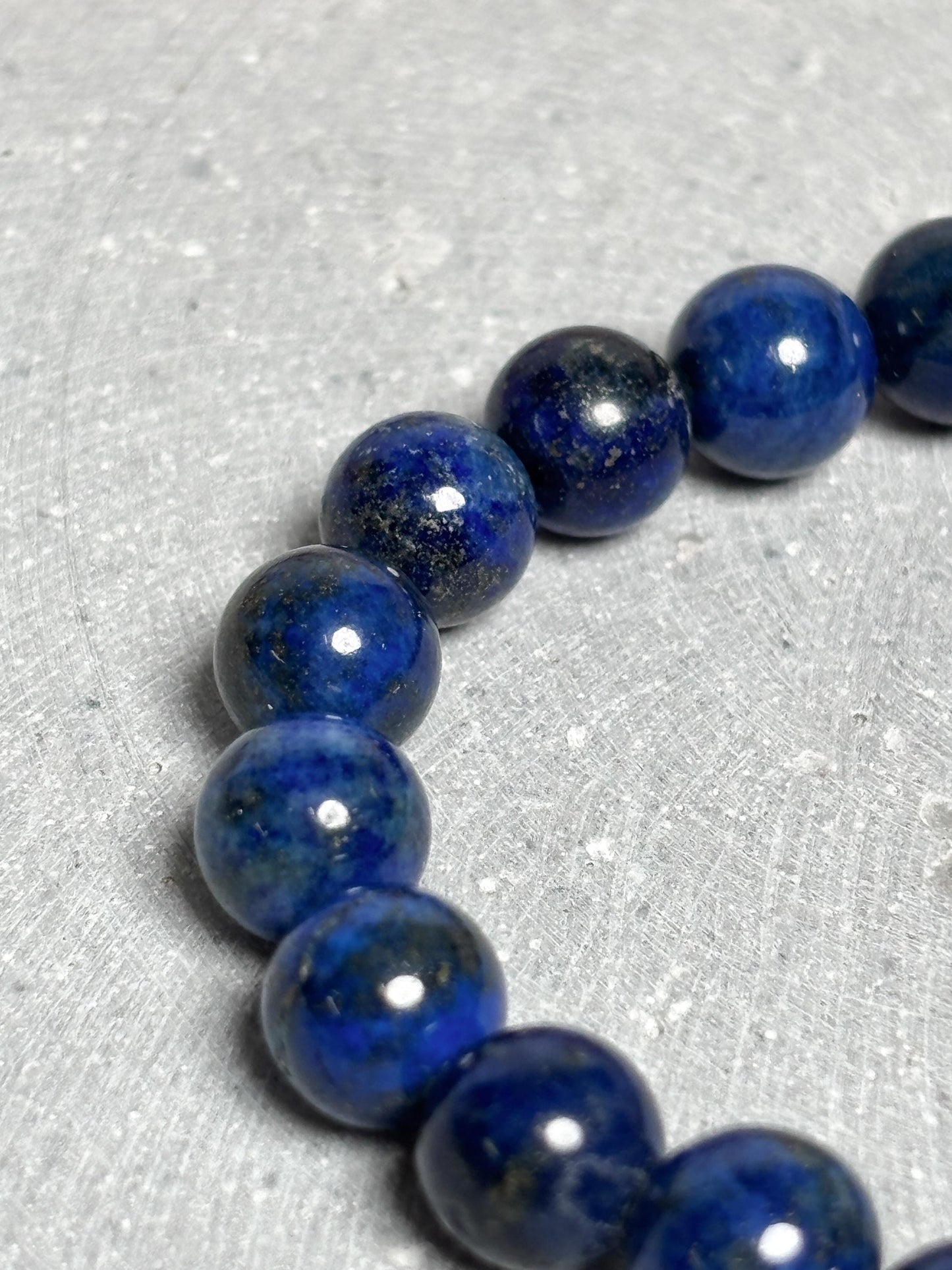 Lapislazuli Armband elastisches Perlenarmband ca. 17,5 cm mit 8 mm runden Perlen, Edelstein Schmuck in tiefem Blau