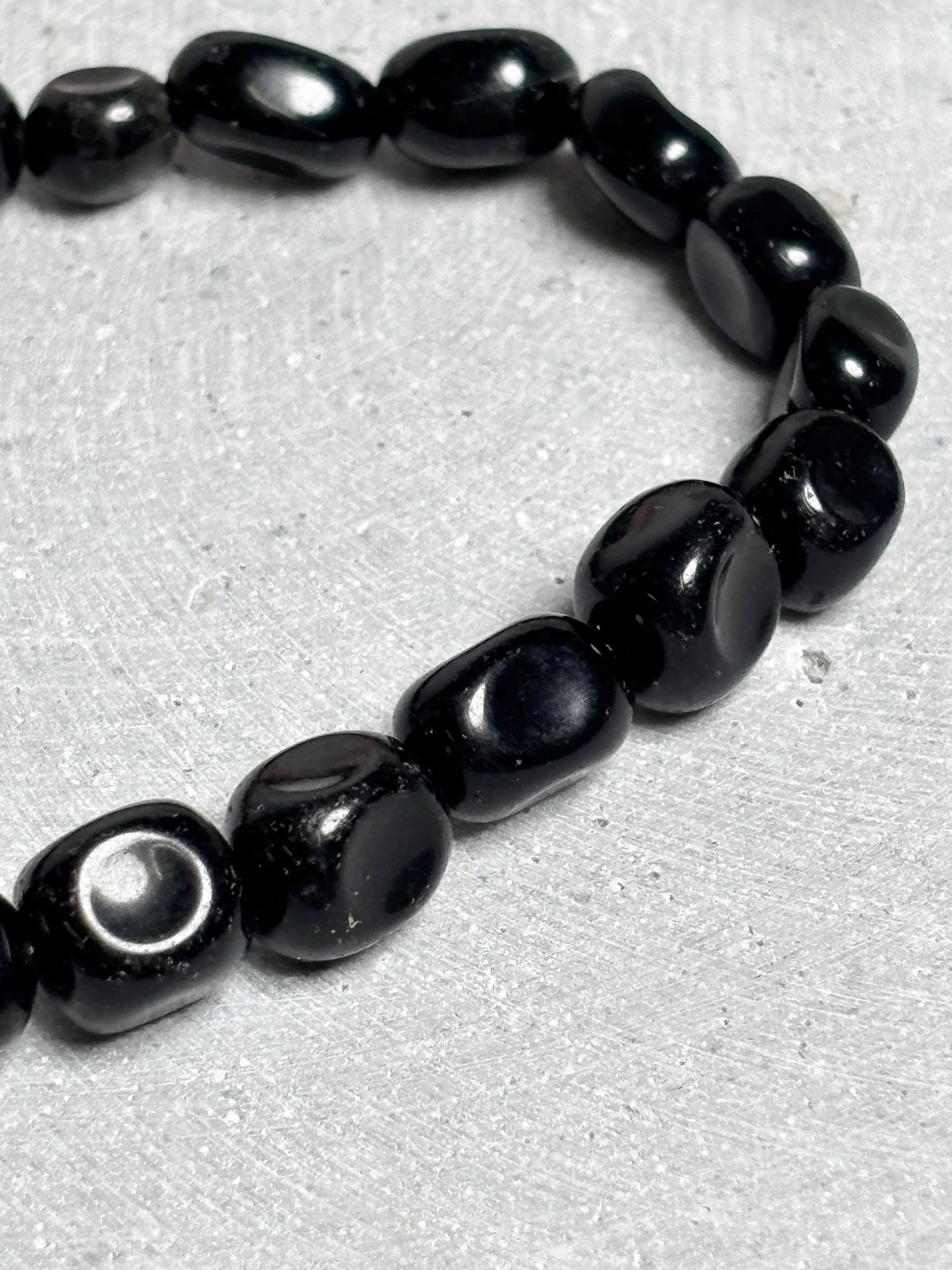Obsidian Armband elastisches Perlenarmband ca. 17,5 cm mit 9 mm Nuggets, Edelstein Schmuck in Schwarz mit Glanz