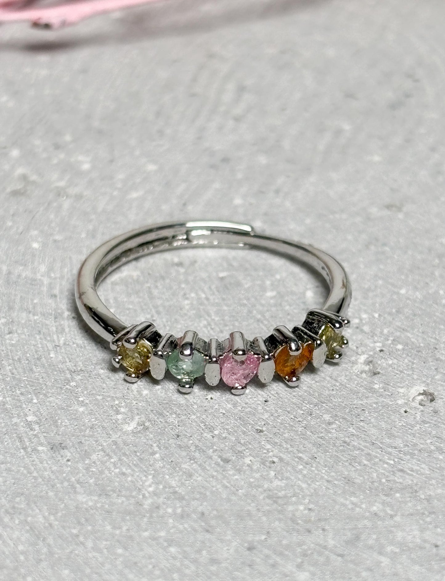 Edelstahl Ring Silber größenverstellbarer Ring mit bunten Turmalin Steinen, Kristall Schmuck, Edelstein Ring, Rainbow Tourmaline Jewelry
