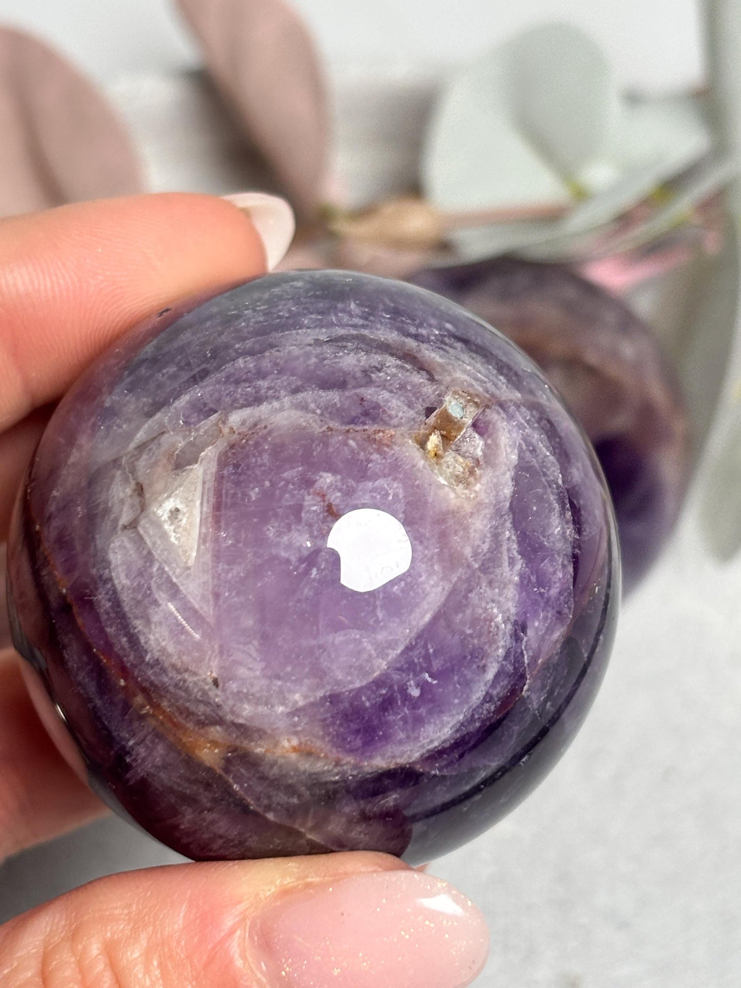 Edelstein Kugel Amethyst ca. 5 cm, polierter Kristall, Heilstein Kugel, Naturstein Deko für Meditation & Balance