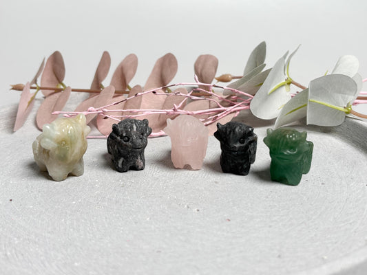 Kleine Kuh Figur aus Kristall  ca. 3 cm, Edelstein Carving, verschiedene Steine, Kristalltier, Heilstein Deko