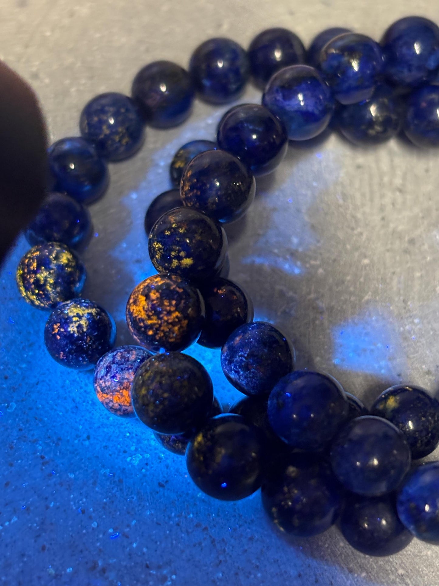 Lapislazuli Armband elastisches Perlenarmband ca. 17,5 cm mit 8 mm runden Perlen, Edelstein Schmuck in tiefem Blau