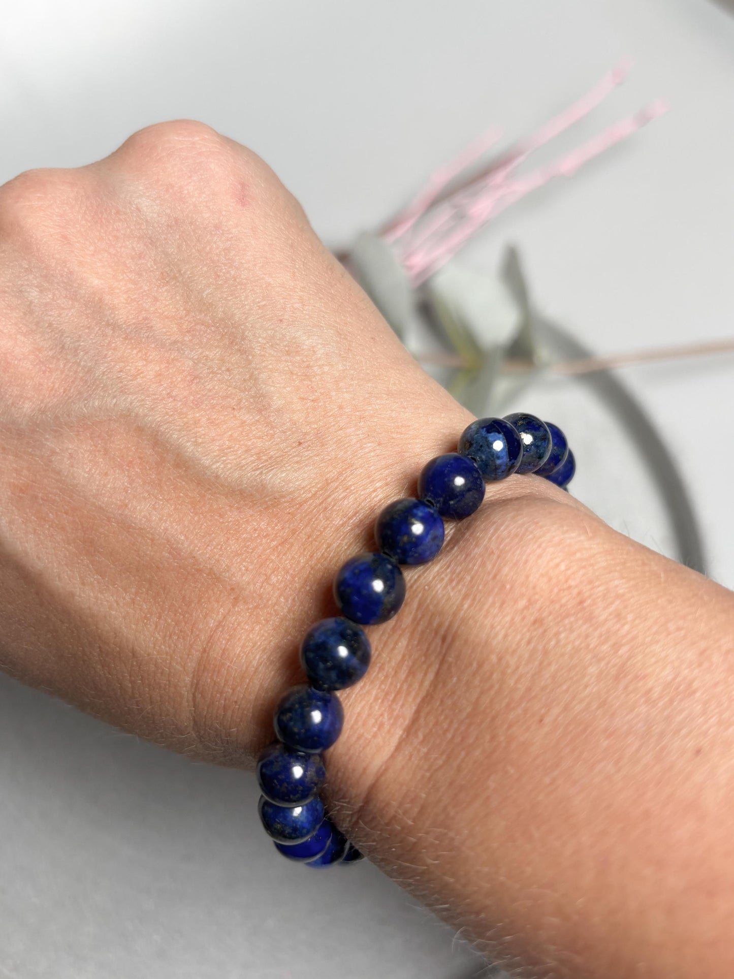 Lapislazuli Armband elastisches Perlenarmband ca. 17,5 cm mit 8 mm runden Perlen, Edelstein Schmuck in tiefem Blau