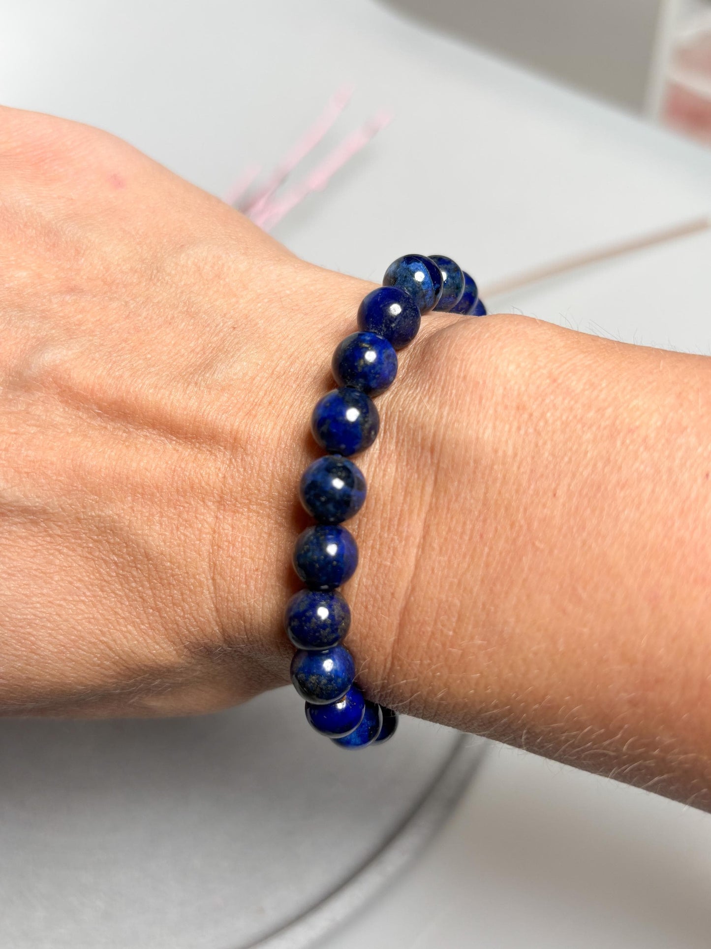 Lapislazuli Armband elastisches Perlenarmband ca. 17,5 cm mit 8 mm runden Perlen, Edelstein Schmuck in tiefem Blau
