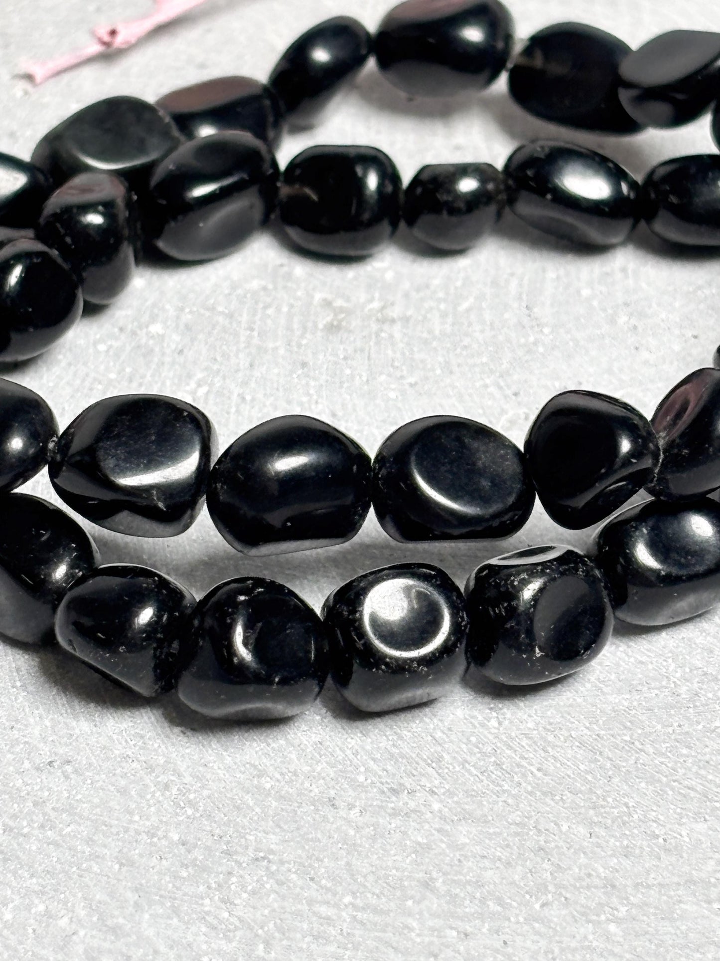 Obsidian Armband elastisches Perlenarmband ca. 17,5 cm mit 9 mm Nuggets, Edelstein Schmuck in Schwarz mit Glanz
