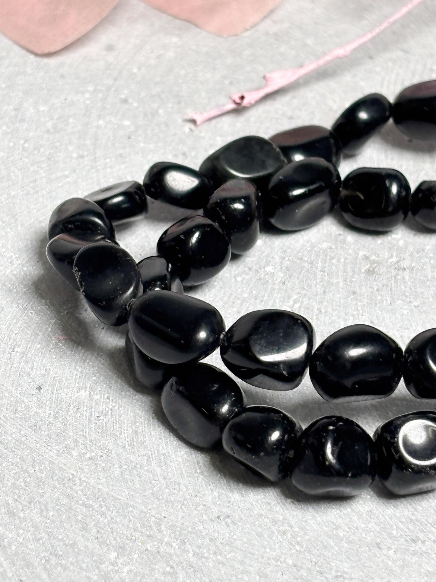 Obsidian Armband elastisches Perlenarmband ca. 17,5 cm mit 9 mm Nuggets, Edelstein Schmuck in Schwarz mit Glanz