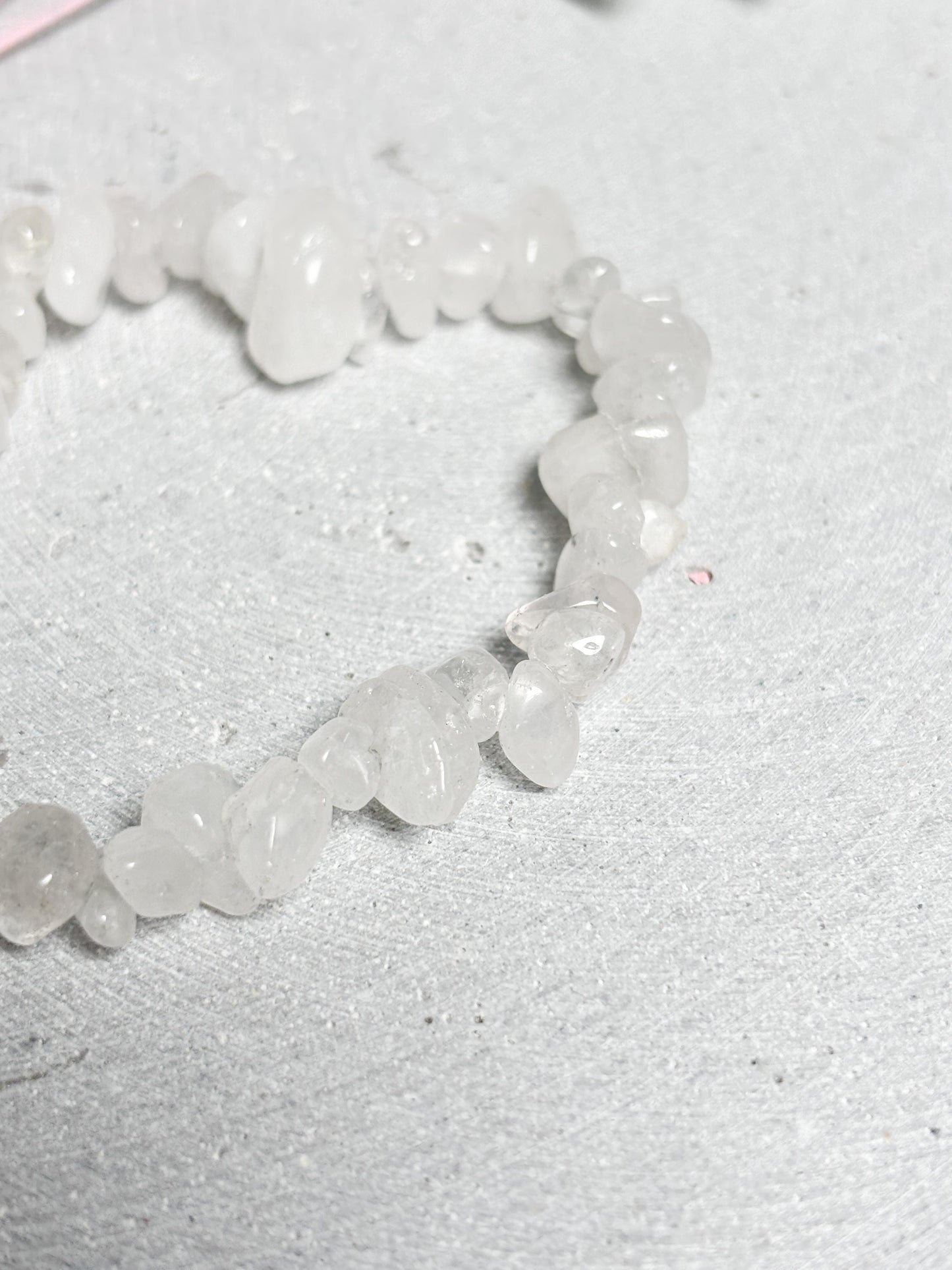 Bergkristall Splitterarmband elastisches Edelstein Armband ca. 17,5 cm, milchig klar, Kristall Schmuck, Naturstein Armband 8 mm