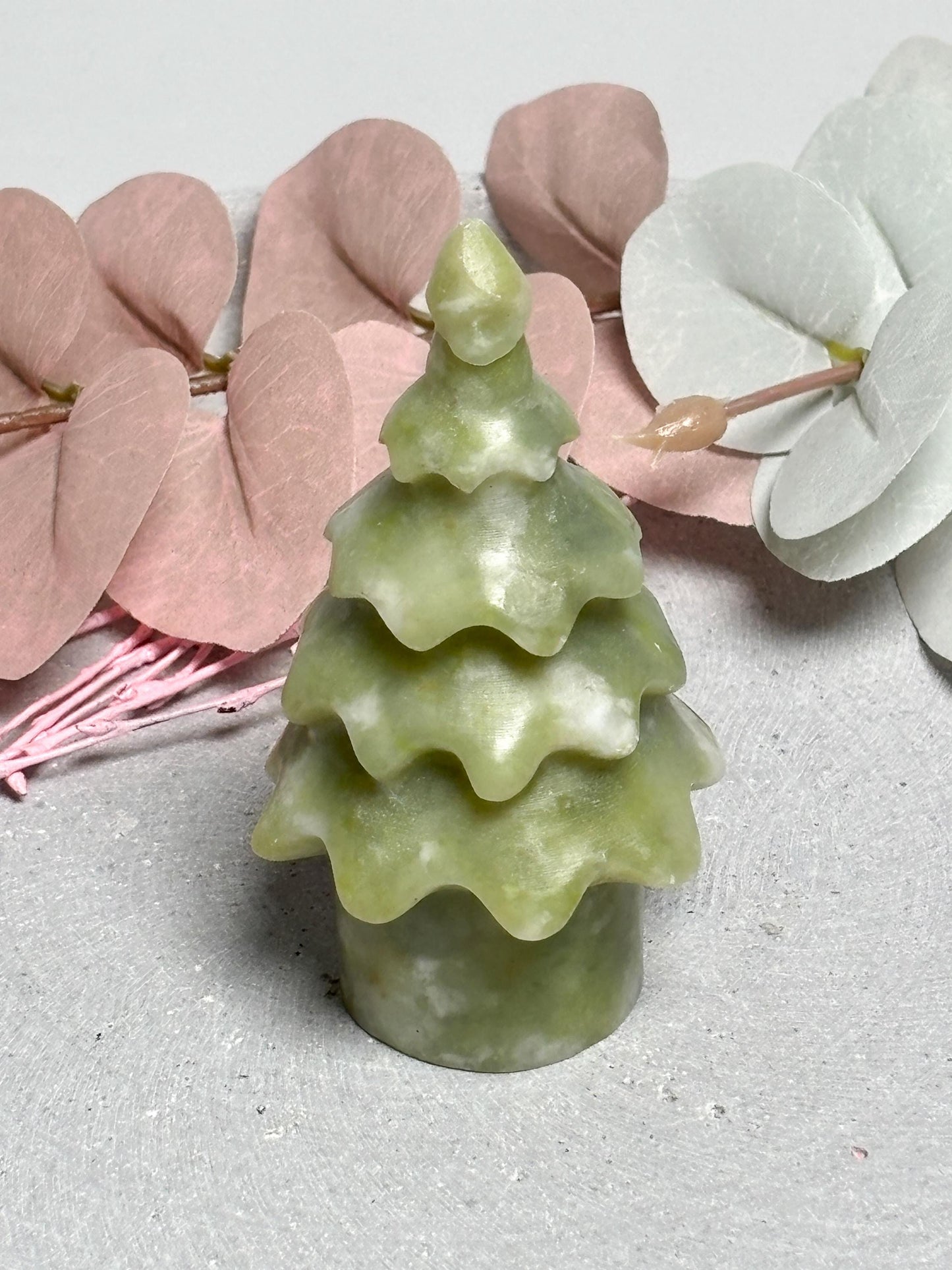 Jade Weihnachtsbaum ca. 8,8 cm Deko Baum aus grüner Jade, Edelstein Figur, Naturstein Deko, Healing Crystal Tree