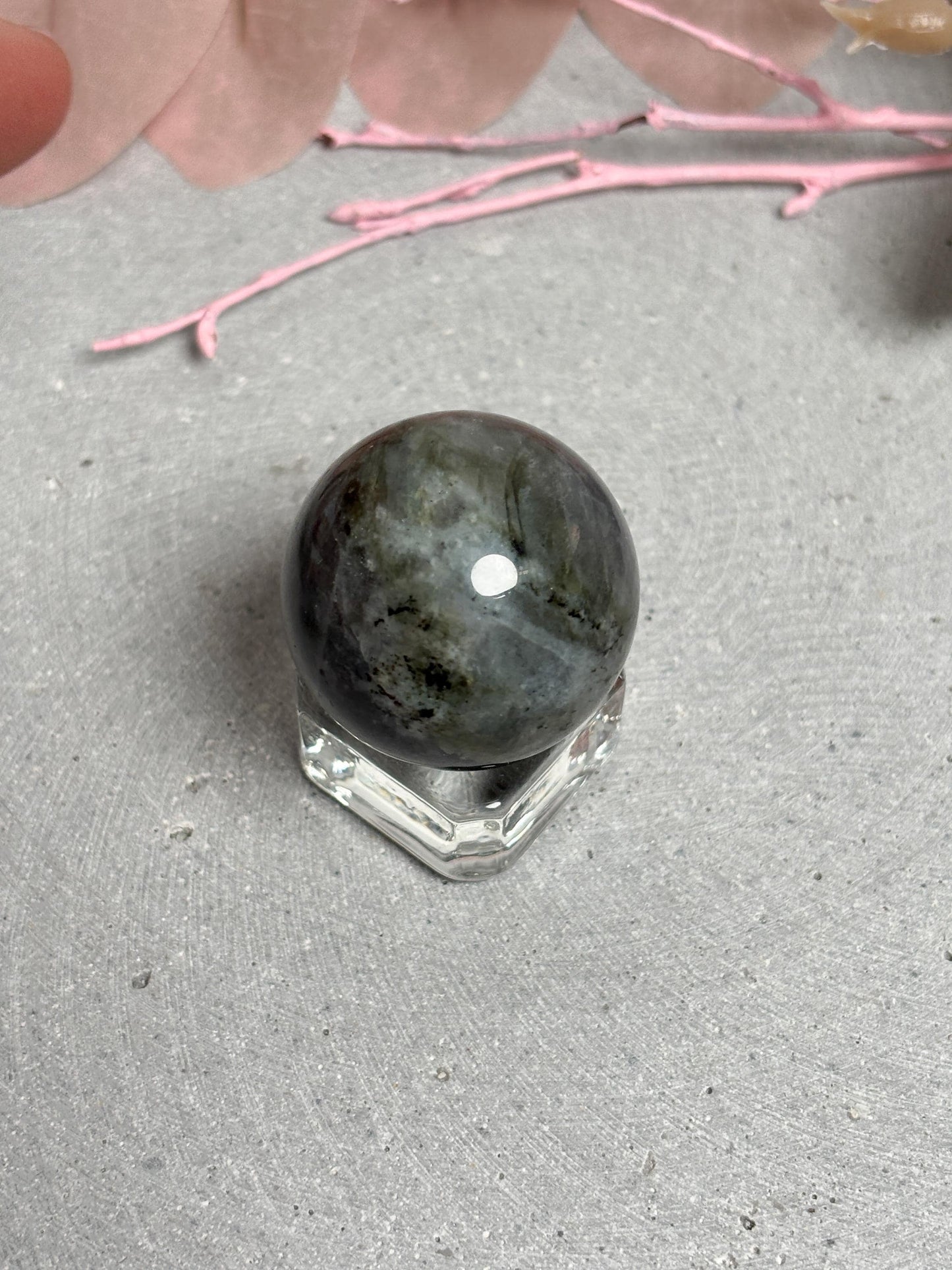 Labradorit Kugel poliert 3,1 cm Edelstein Kugel mit violett-blauem Schimmer Naturstein Sphere Deko Kristallkugel