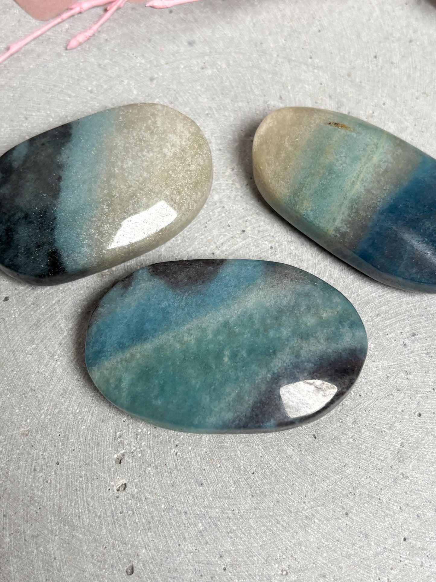 Troilit Palmstone blau weiß poliert ca. 5 cm Handschmeichler Taschenstein Edelstein Unikat