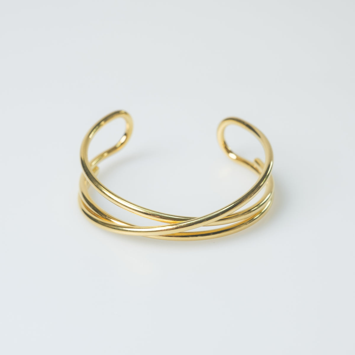 Eleganter Armreif aus Edelstahl – 18k vergoldet, verschlungenes Design