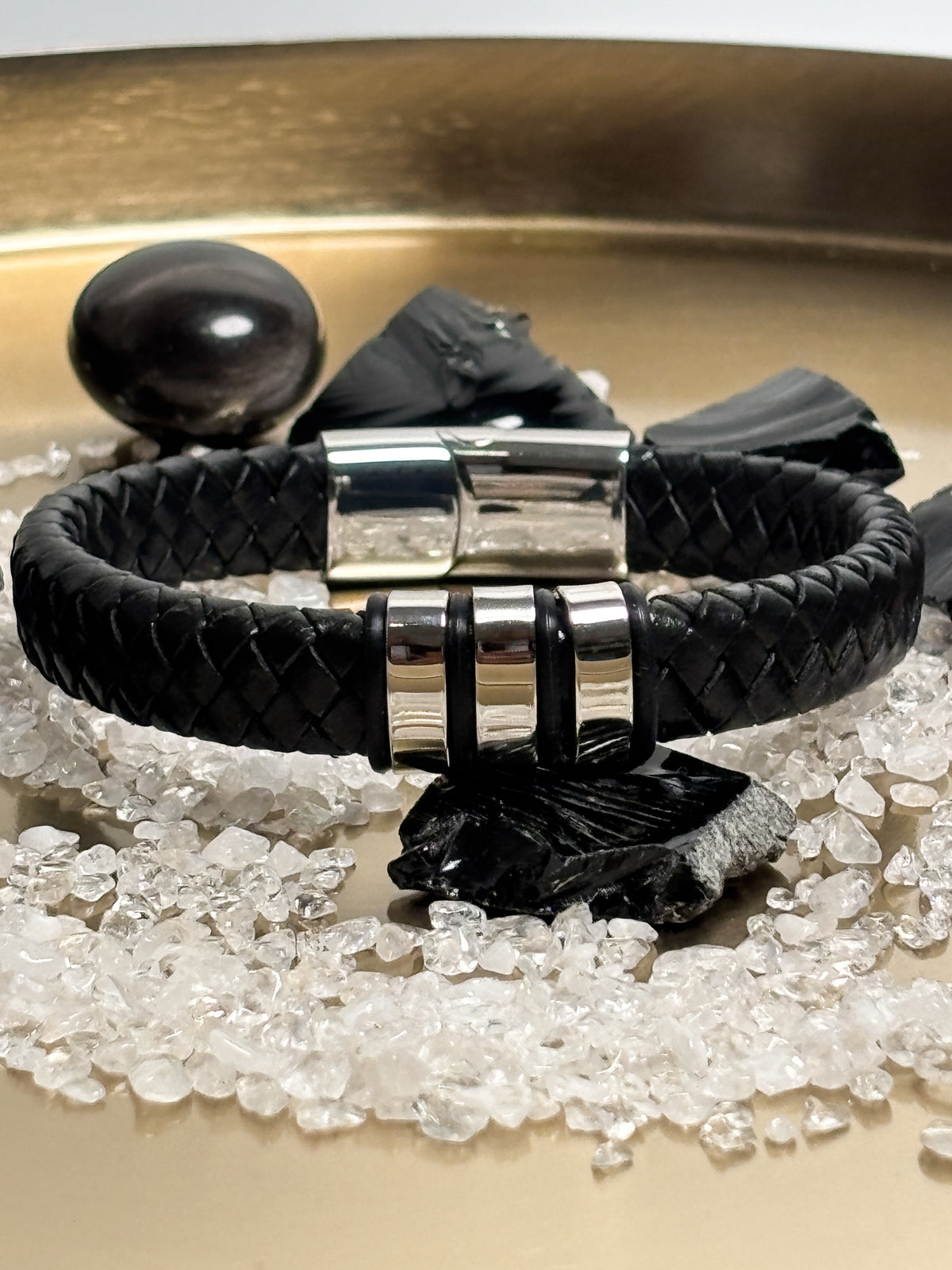 Stilvolles Lederarmband Schwarz – Geflochten mit 3 Edelstahl-Akzenten