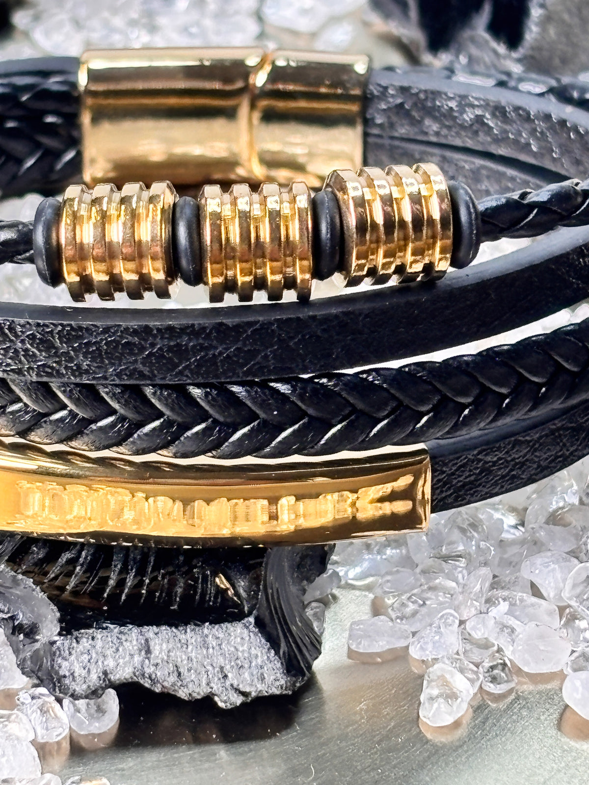 4-reihiges Lederarmband mit vergoldetem Edelstahl – Männerarmband 21 cm, Schnallenverschluss