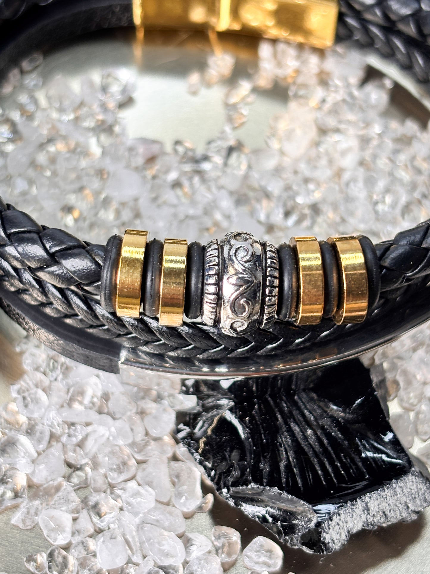 3-reihiges Lederarmband mit silber- & goldfarbenen Edelstahlelementen – Herrenarmband 21 cm mit Schnalle