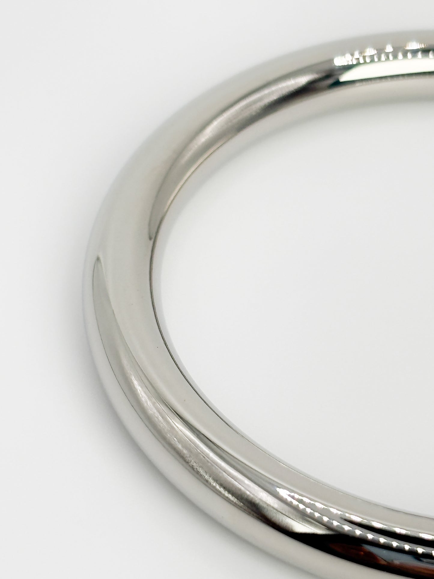 Schlichter Armreif aus Edelstahlin silber oder vergoldet – Glatter Damen Armreif 6,3 cm Innendurchmesser