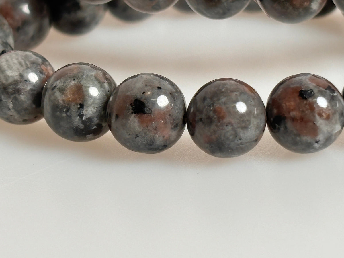 Yooperlite Perlenarmband Elastisch 10mm - Leuchtendes Natursteinarmband, Heilende Kristallenergie, Handgemachtes Schmuckstück