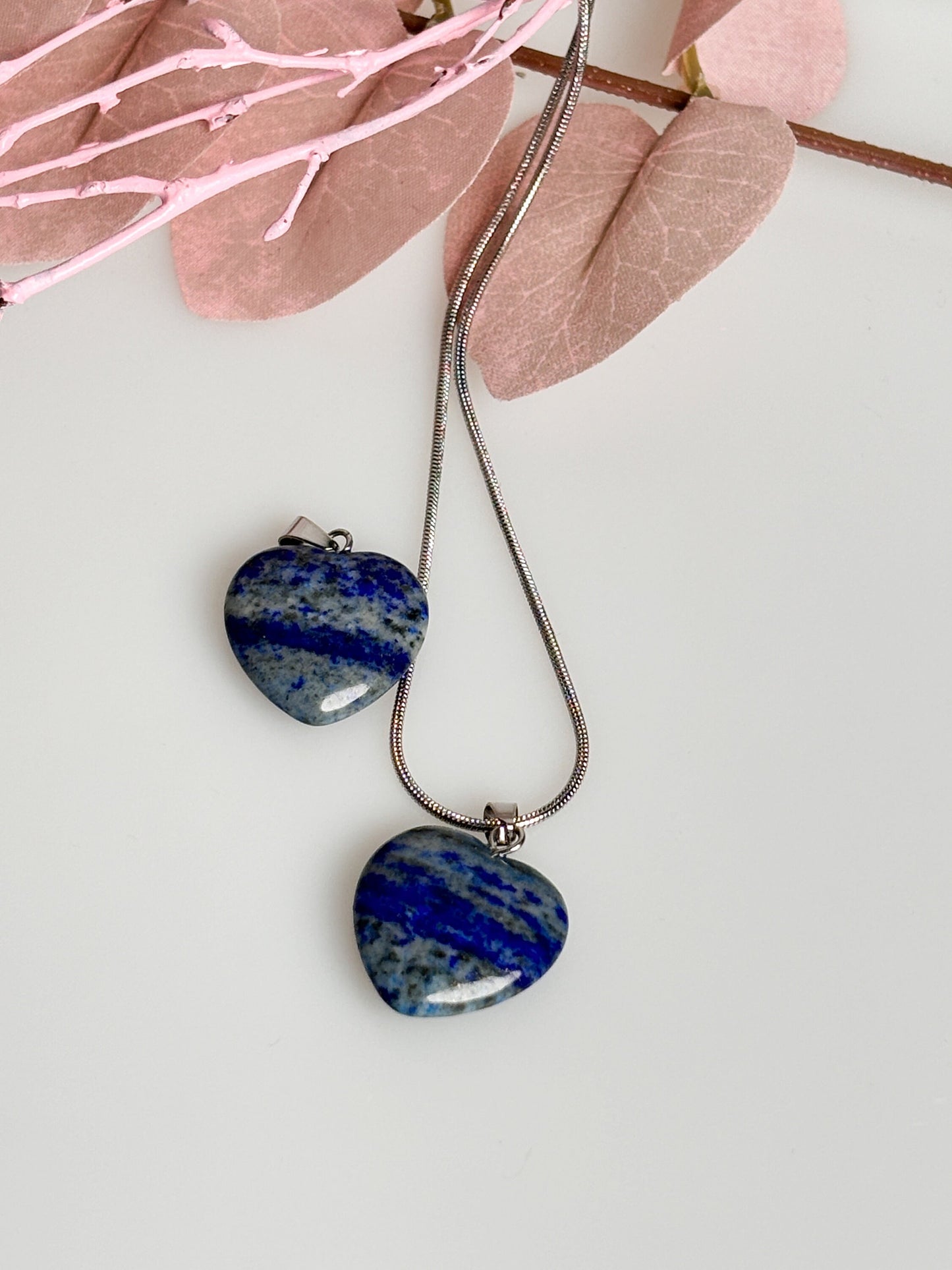 Lapislazuli Herz Kettenanhänger - Edelsteinschmuck für spirituelle Balance und innere Ruhe