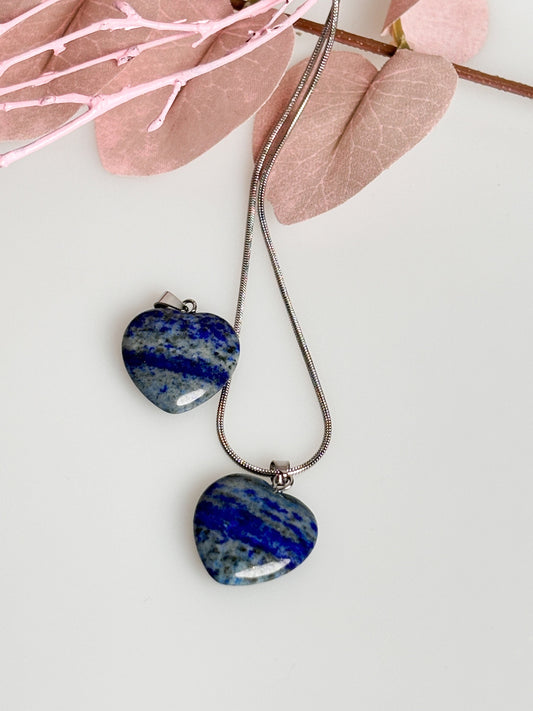 Lapislazuli Herz Kettenanhänger - Edelsteinschmuck für spirituelle Balance und innere Ruhe