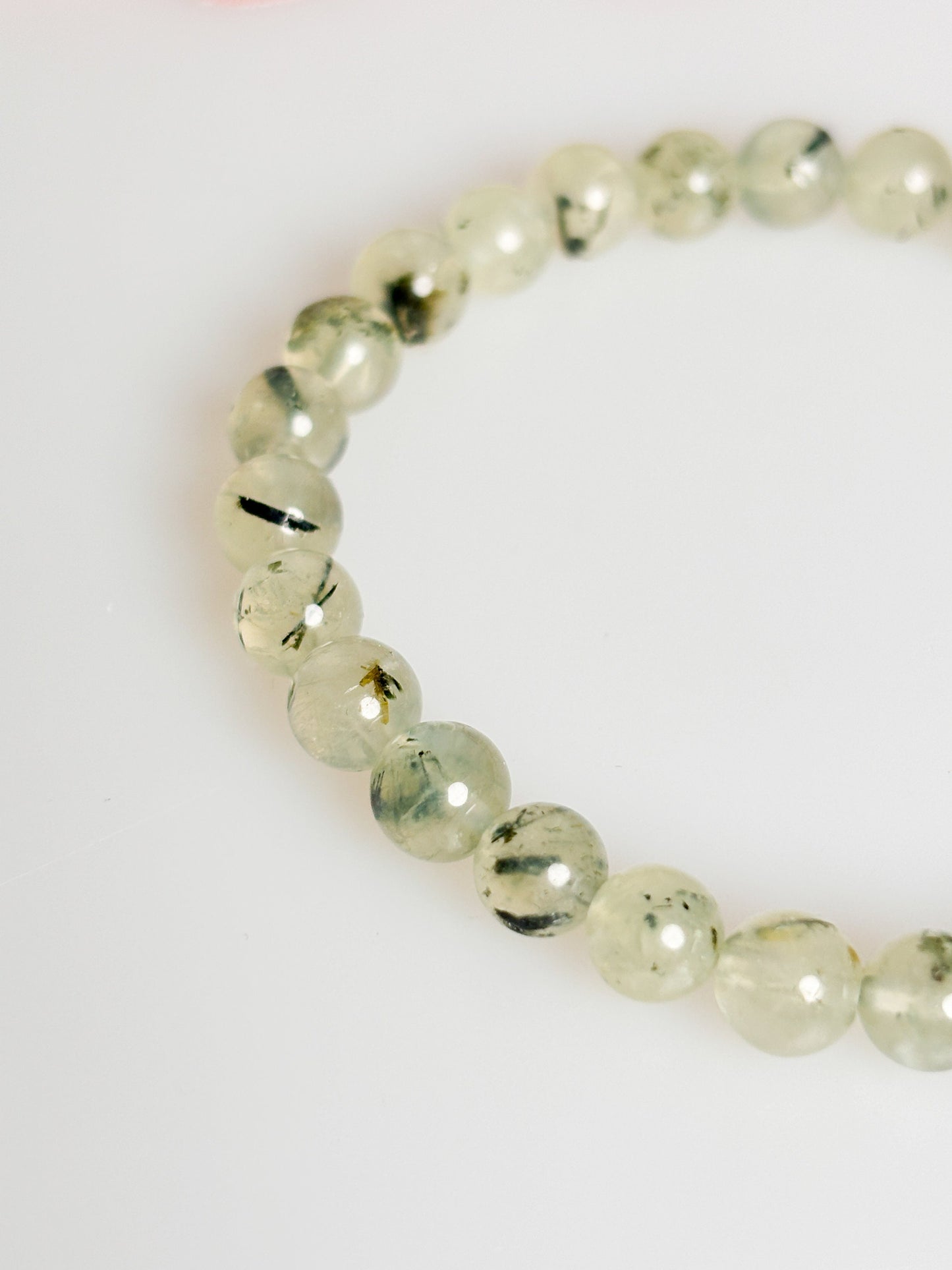 Elastisches Prehnite Perlenarmband 6mm, 17,5cm Länge  Handgemachtes Schmuckstück  Edelsteinarmband Geschenk