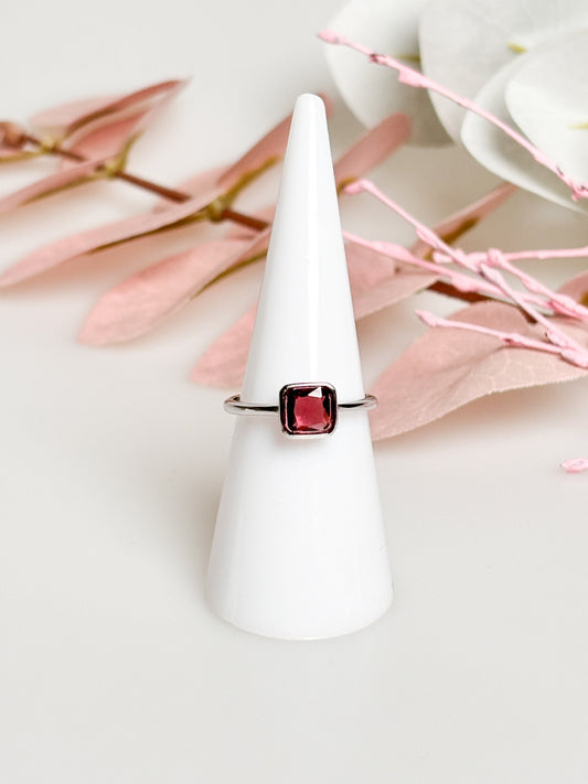 Elegant red garnet silver ring 925 - gemstone ring - timeless jewelry - high-quality 925 silver - gift idea