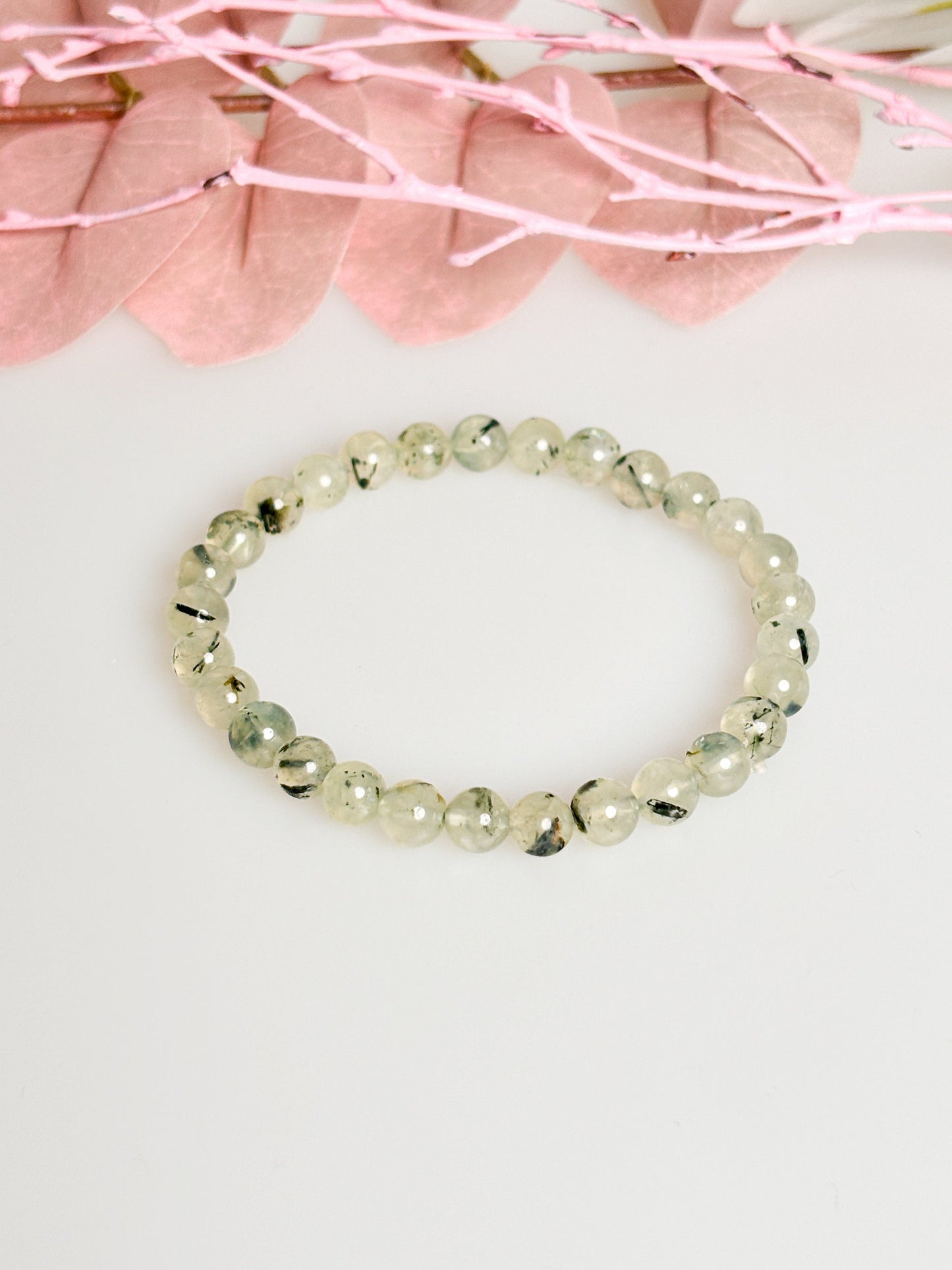 Elastisches Prehnite Perlenarmband 6mm, 17,5cm Länge  Handgemachtes Schmuckstück  Edelsteinarmband Geschenk