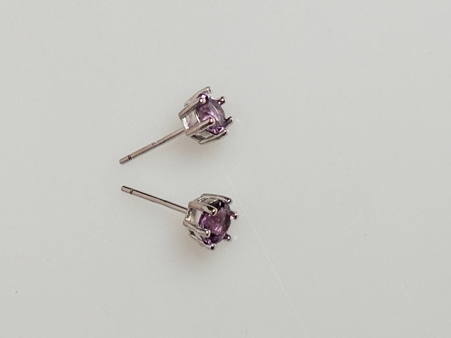 Elegant faceted amethyst stud earrings in silver setting, 4.4mm – Perfect for intuitive Pisces, root chakra healing