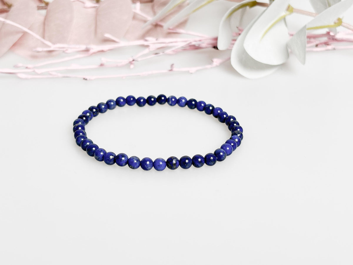 Zartes Lapislazuli Armband, 4mm Perlen, elastisch, ca. 17,5 cm, handgefertigt - Eleganz für Ihr Handgelenk