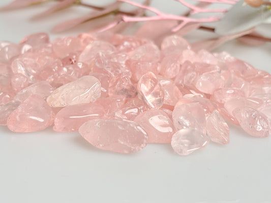 Rose quartz chips – ideal for water energization or as decoration – very transparent, high quality and versatile