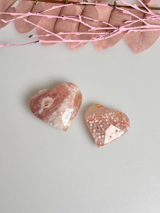 Pink Amethyst Herzen mit Drusen – Wunderschöne Deko aus Kristall – Perfekt für spirituelle Räume und Geschenke