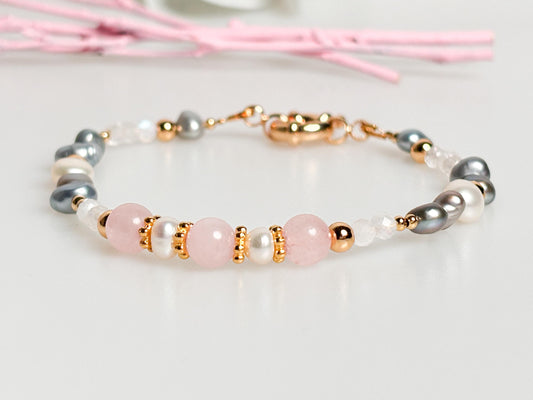 Boho pearl bracelet with real freshwater pearls, rose quartz &amp; moonstone - Elegant jewelry for your spiritual well-being