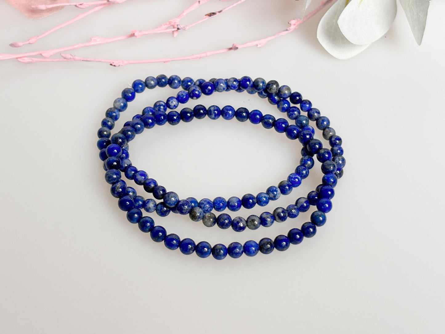 Zartes Lapislazuli Armband, 4mm Perlen, elastisch, ca. 17,5 cm, handgefertigt - Eleganz für Ihr Handgelenk