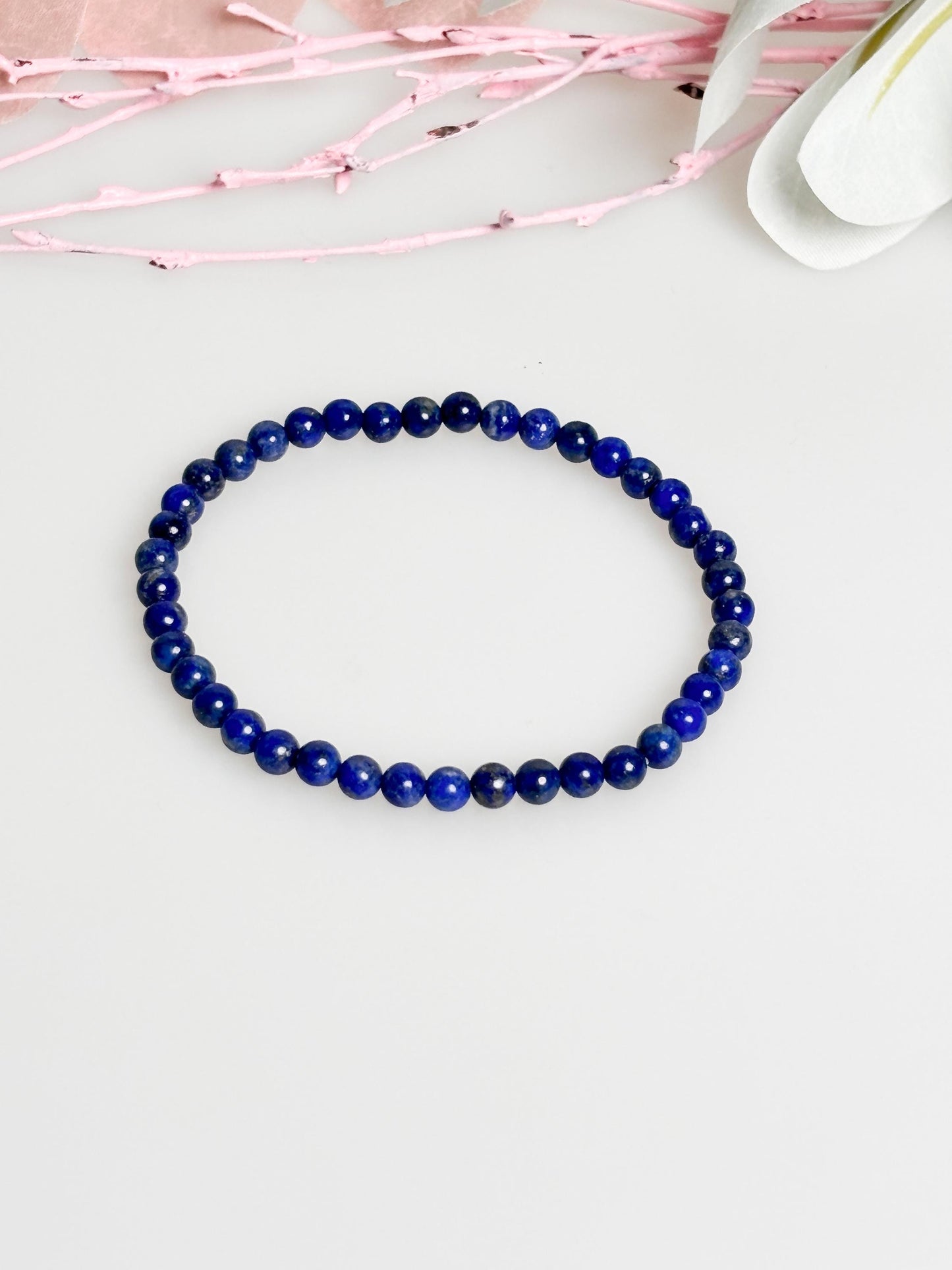 Zartes Lapislazuli Armband, 4mm Perlen, elastisch, ca. 17,5 cm, handgefertigt - Eleganz für Ihr Handgelenk