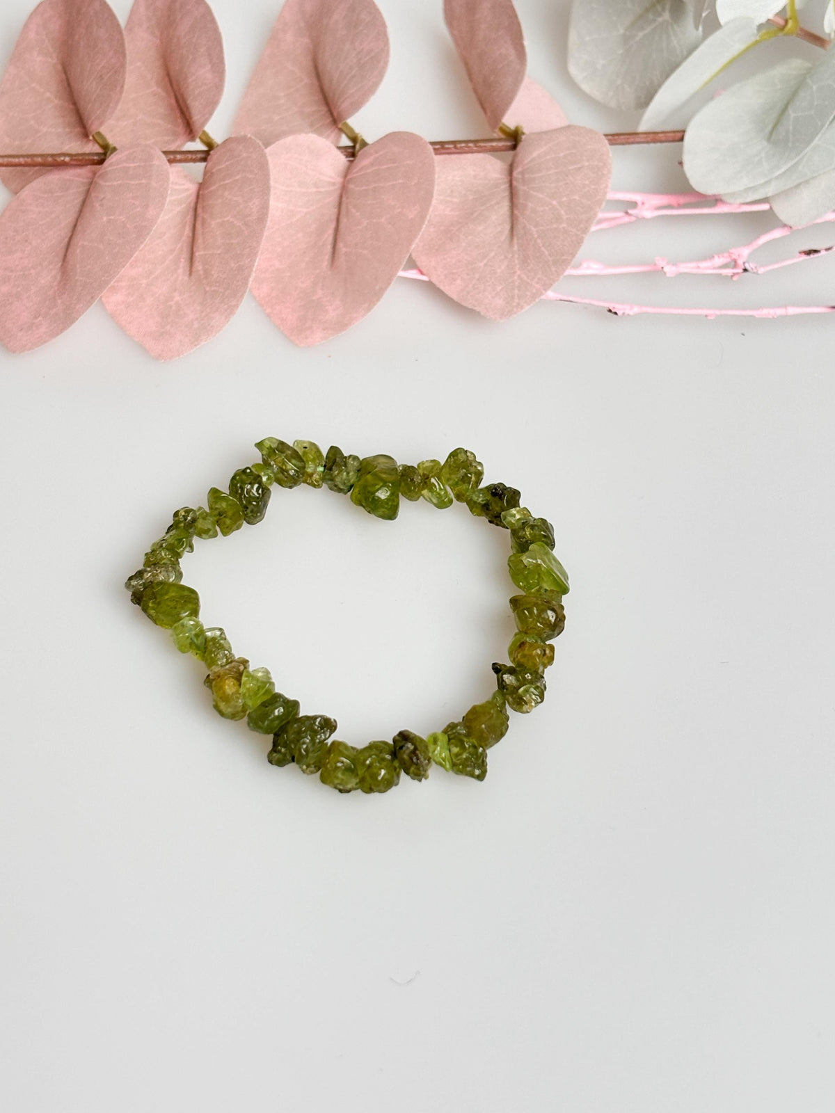 Elastisches Splitterarmband aus Peridot – Echter Heilstein für innere Balance und Wohlstand – Flexibles Edelsteinarmband