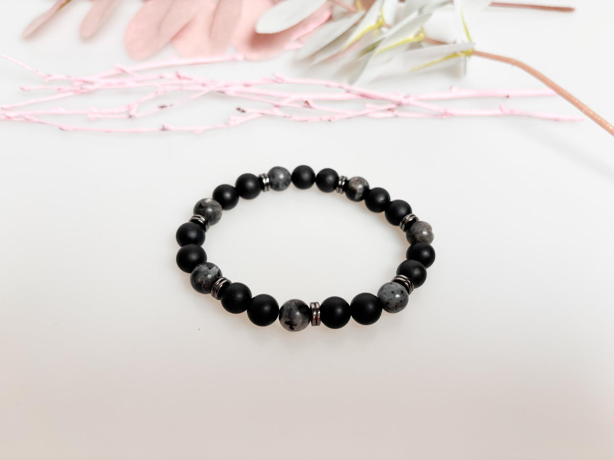 Elastisches Herrenarmband aus Shungit und Larvikit Perlen – Schutz & Balance, handgefertigtes Armband, Geschenkidee