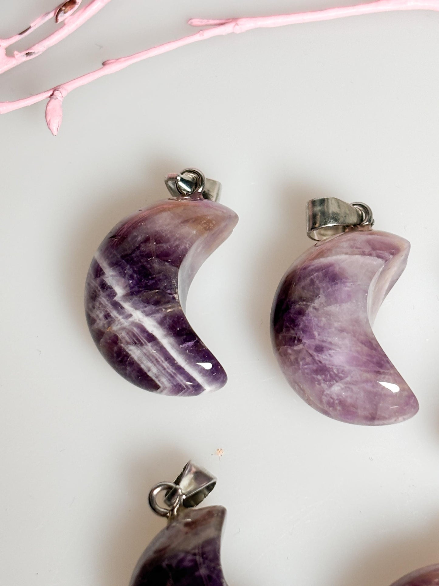 Traum Amethyst Mond Kettenanhänger  Spiritueller Schmuck, Edelstein Anhänger für Schutz und Harmonie