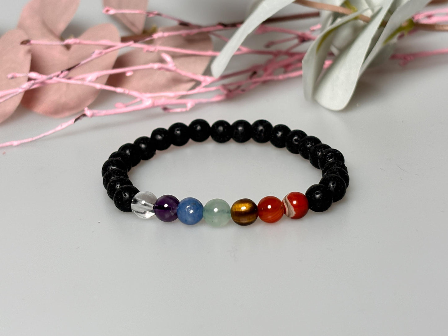 Chakra Perlenarmband aus Lavastein  Energetisches Schmuckstück für Balance & Harmonie