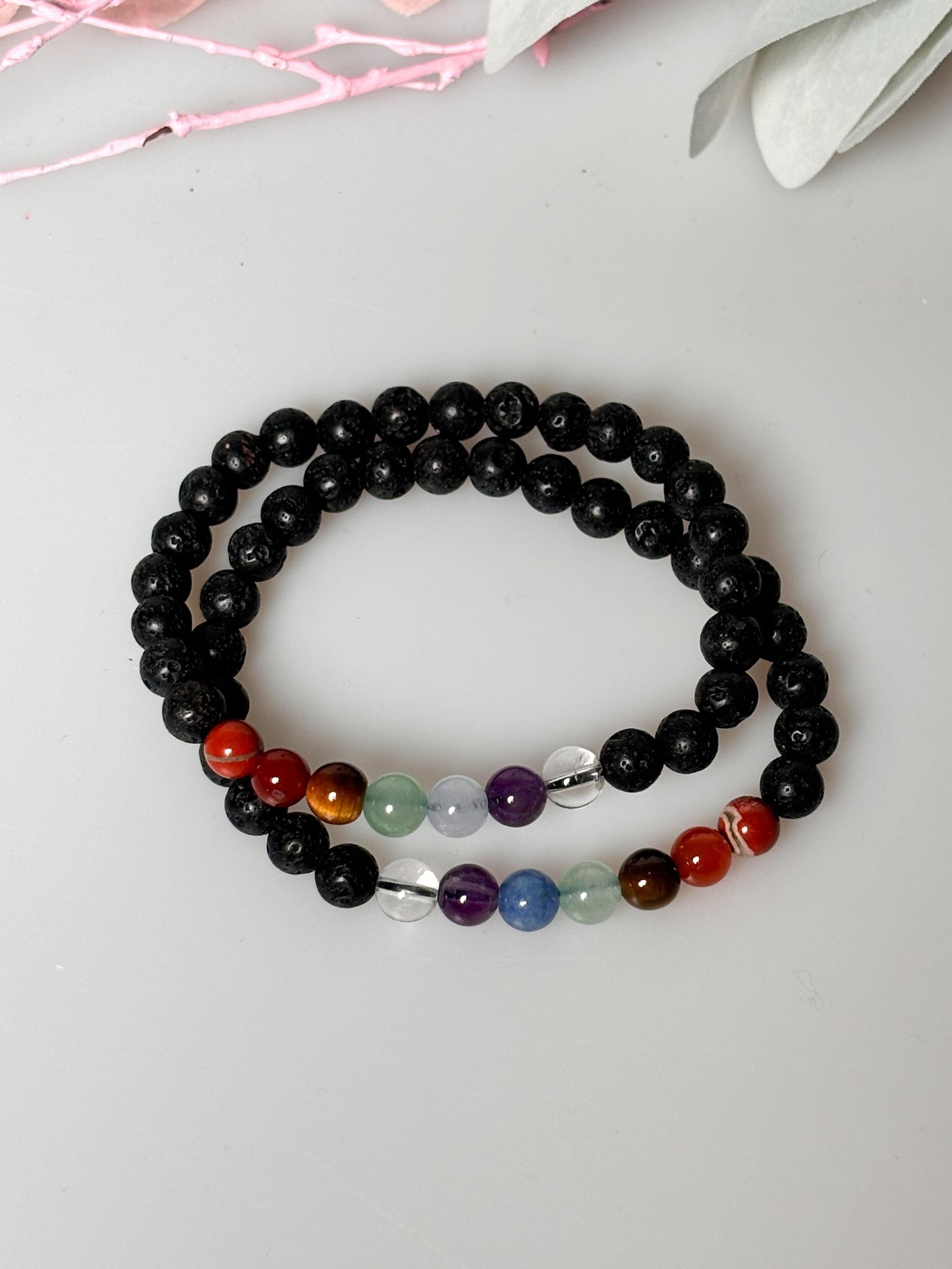 Chakra Perlenarmband aus Lavastein  Energetisches Schmuckstück für Balance & Harmonie