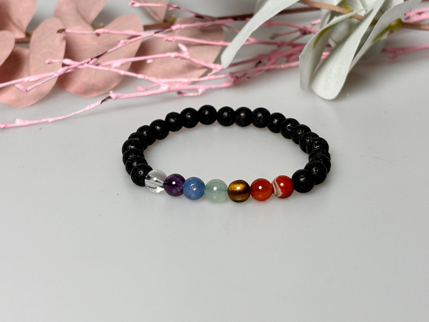 Chakra Perlenarmband aus Lavastein  Energetisches Schmuckstück für Balance & Harmonie