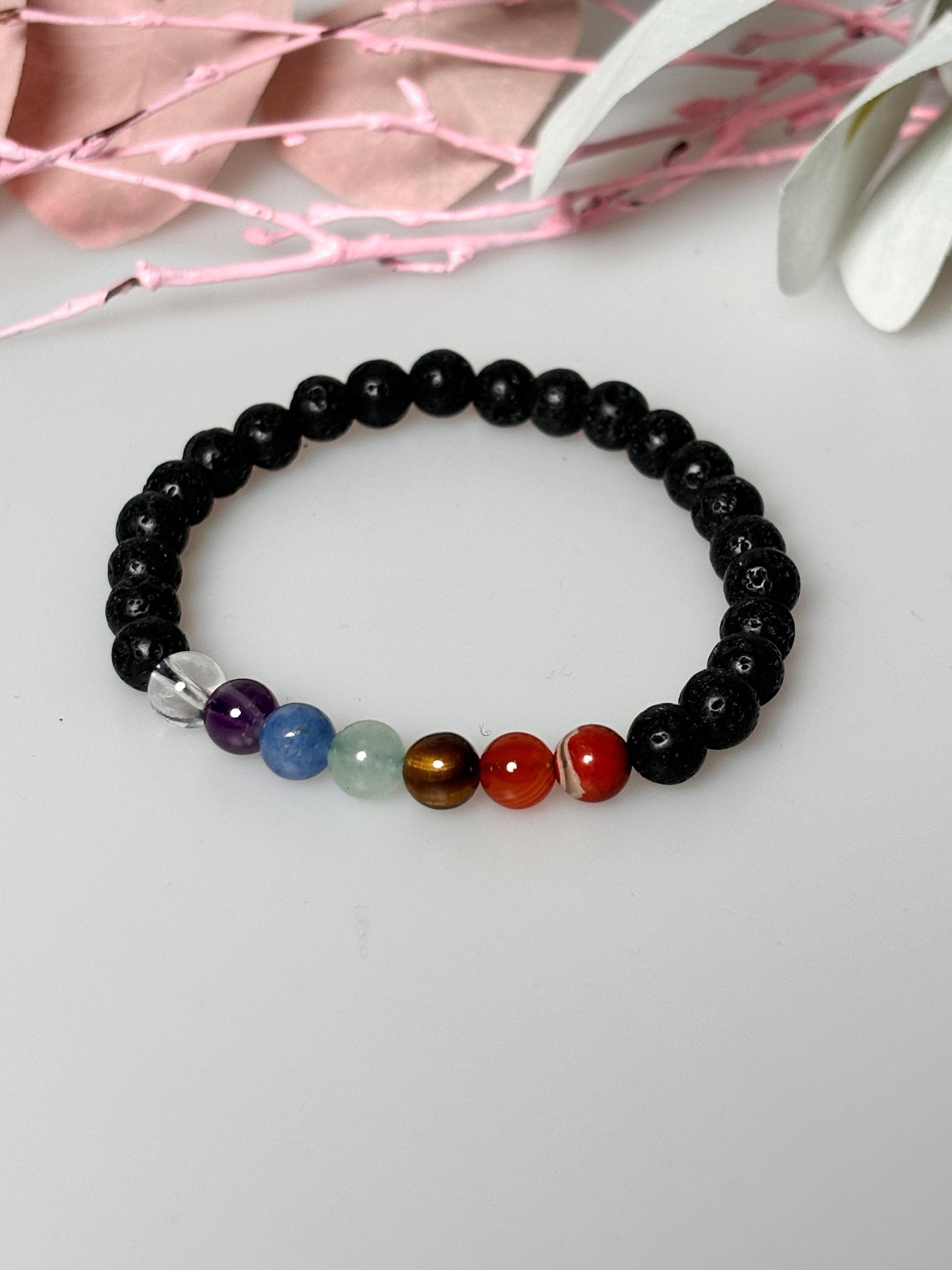 Chakra Perlenarmband aus Lavastein  Energetisches Schmuckstück für Balance & Harmonie