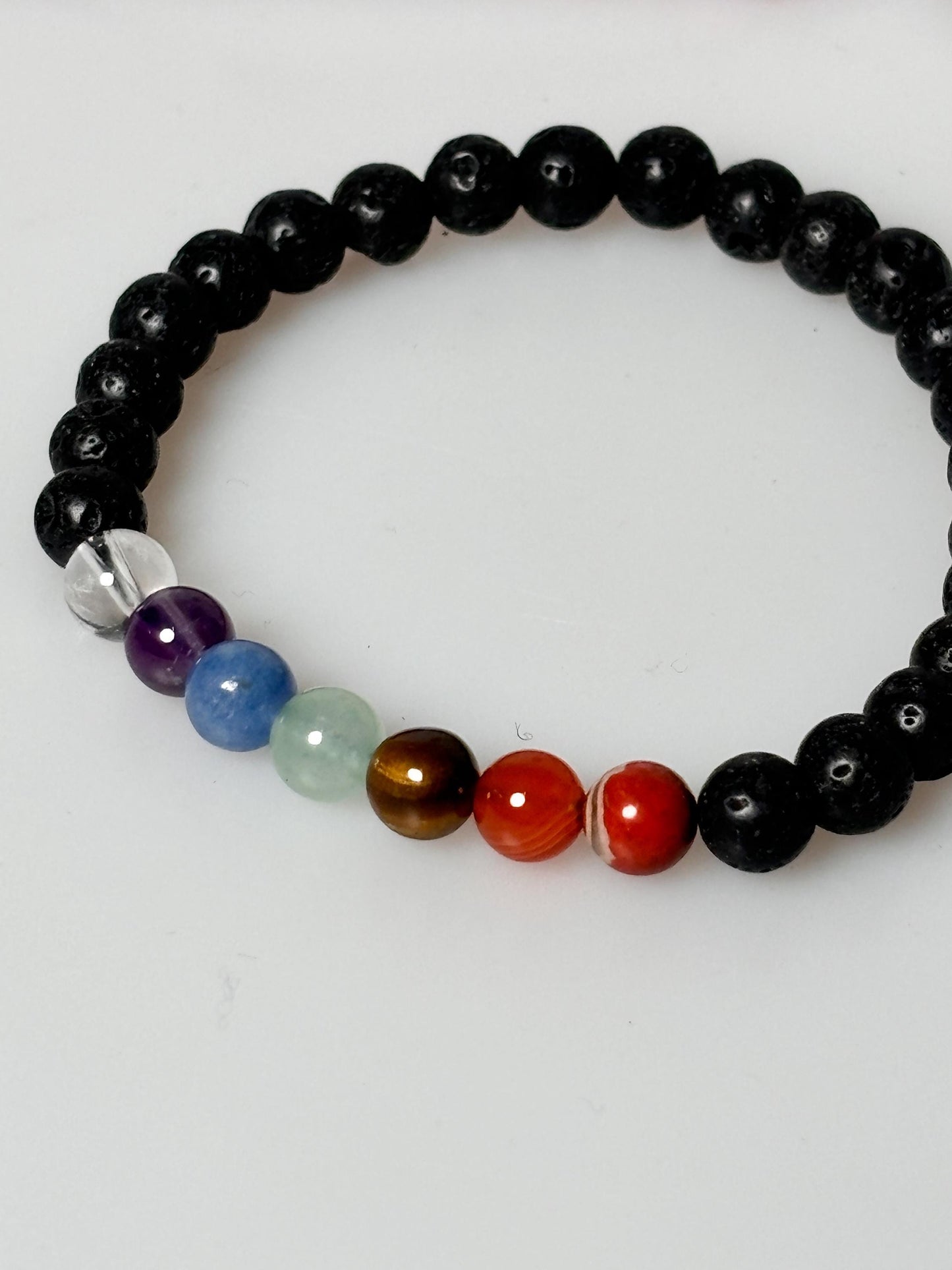 Chakra Perlenarmband aus Lavastein  Energetisches Schmuckstück für Balance & Harmonie