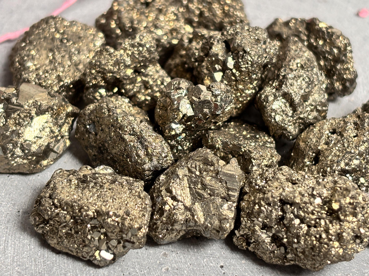 Pyrit Rohsteine  Hochwertige Qualität, natürlicher Goldglanz, perfekte Deko & Geschenkidee für Energiearbeit