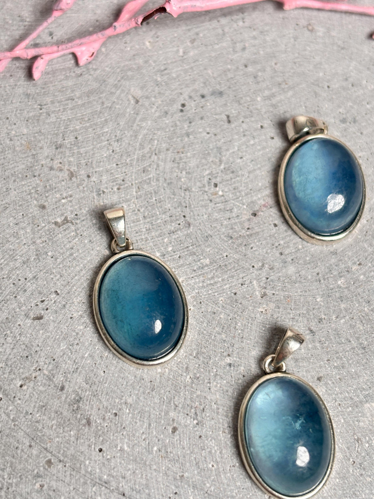 Aquamarin Kettenanhänger 925 Silber, oval geschliffen, echter Aquamarin Schmuck, Heilstein Anhänger, Silberfassung, elegant