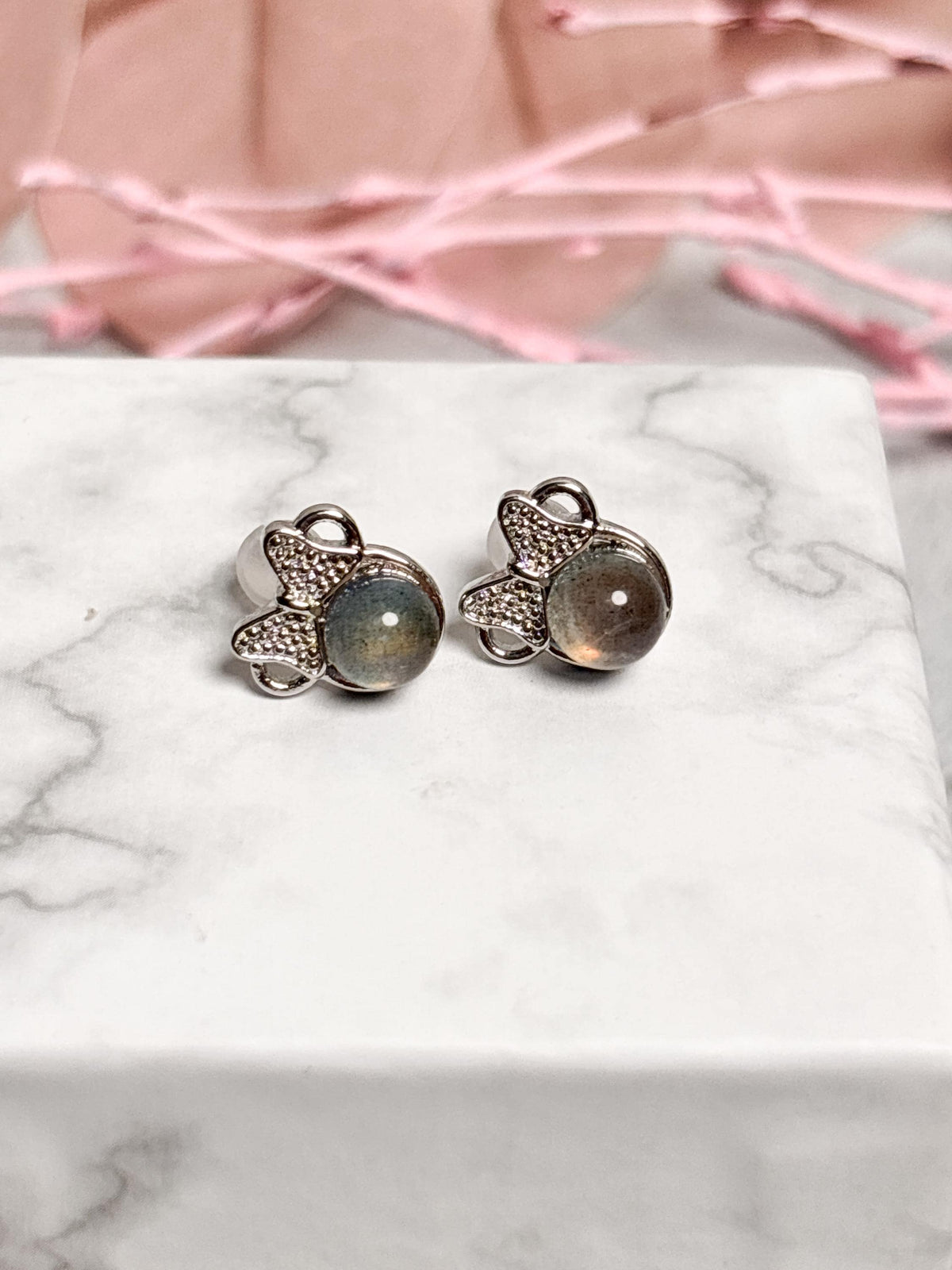 925 Silber Ohrstecker mit Labradorit Kugel und Schleifchen  Zarter Edelstein Ohrschmuck  Geschenkidee für Frauen  Silber Ohrringe