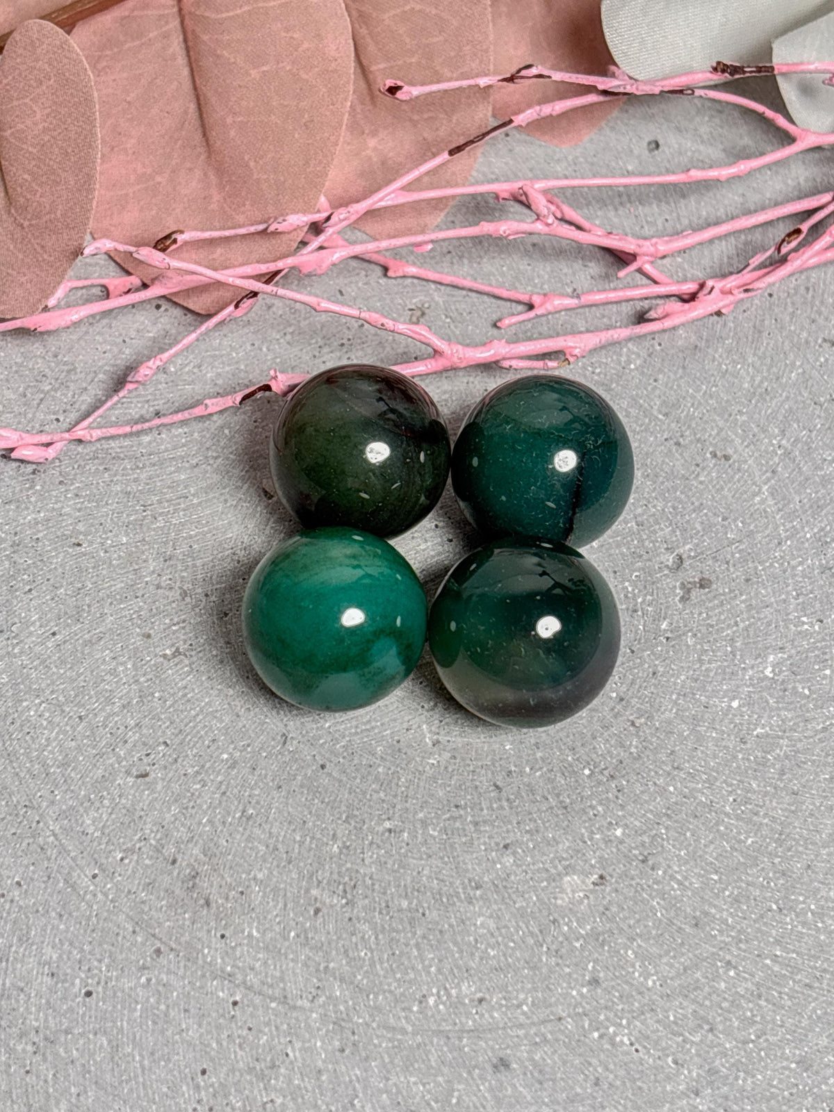 Grüne Achat Kugel 2cm  Kleine Edelstein Kugel aus Achat  Polierter Heilstein  Dekokugel  Achat Sphäre grün  Spiritueller Kristall