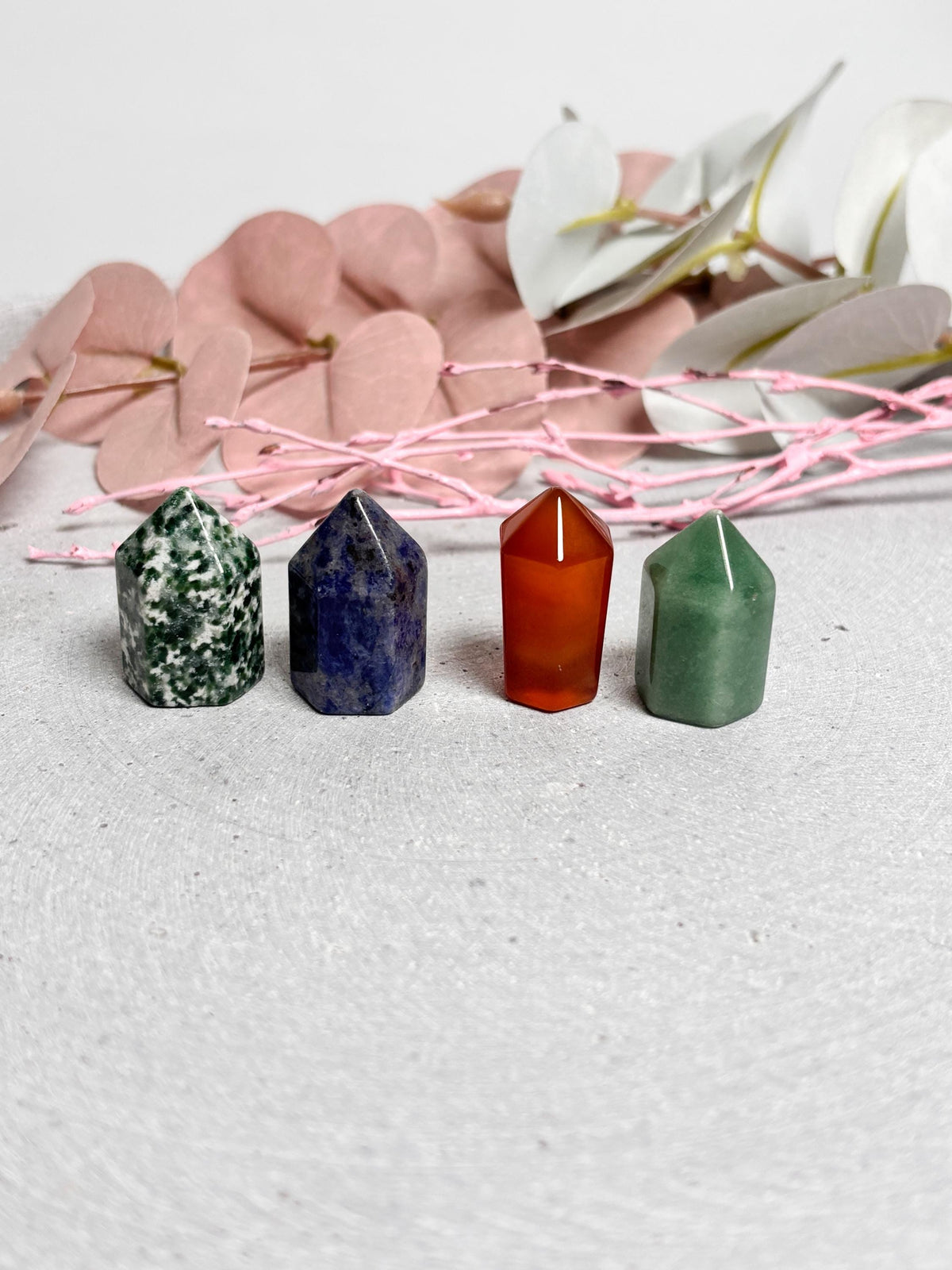 Kleine Edelstein Türme  Mini Kristalle als Geschenk & Deko  Spirituelle Deko mit Heilsteinen | Ideal für Altar, Meditation, Tisch