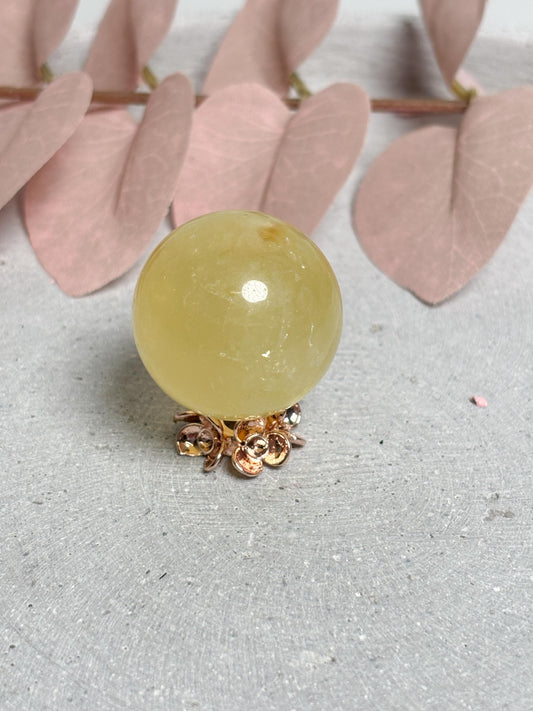 Citrin Kugel 2,9cm  kleine Edelsteinkugel mit Regenbögen  natürlicher Citrin Heilstein  Deko & Meditation