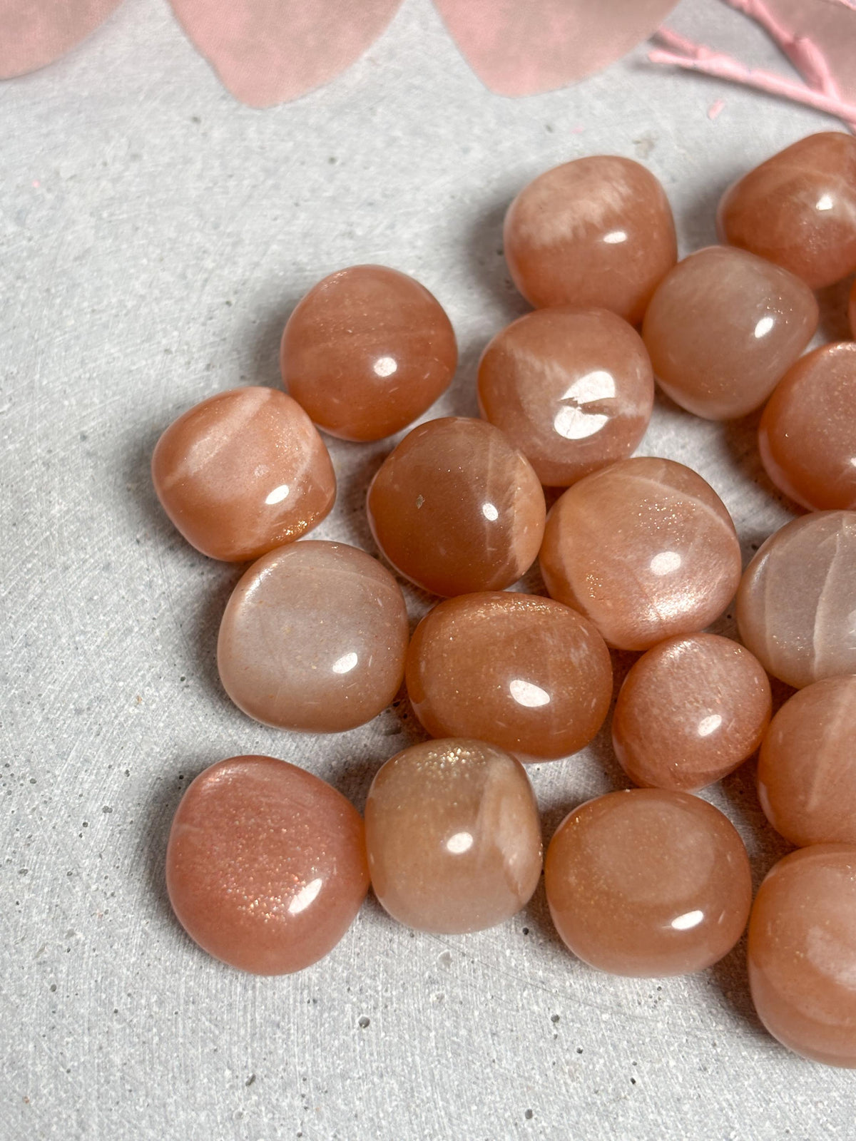 Pfirsich Mondstein Trommelsteine mit Schimmer  Heilsteine, Kristalle zur Meditation & Energiearbeit, Deko Edelsteine, Geschenk für Frauen
