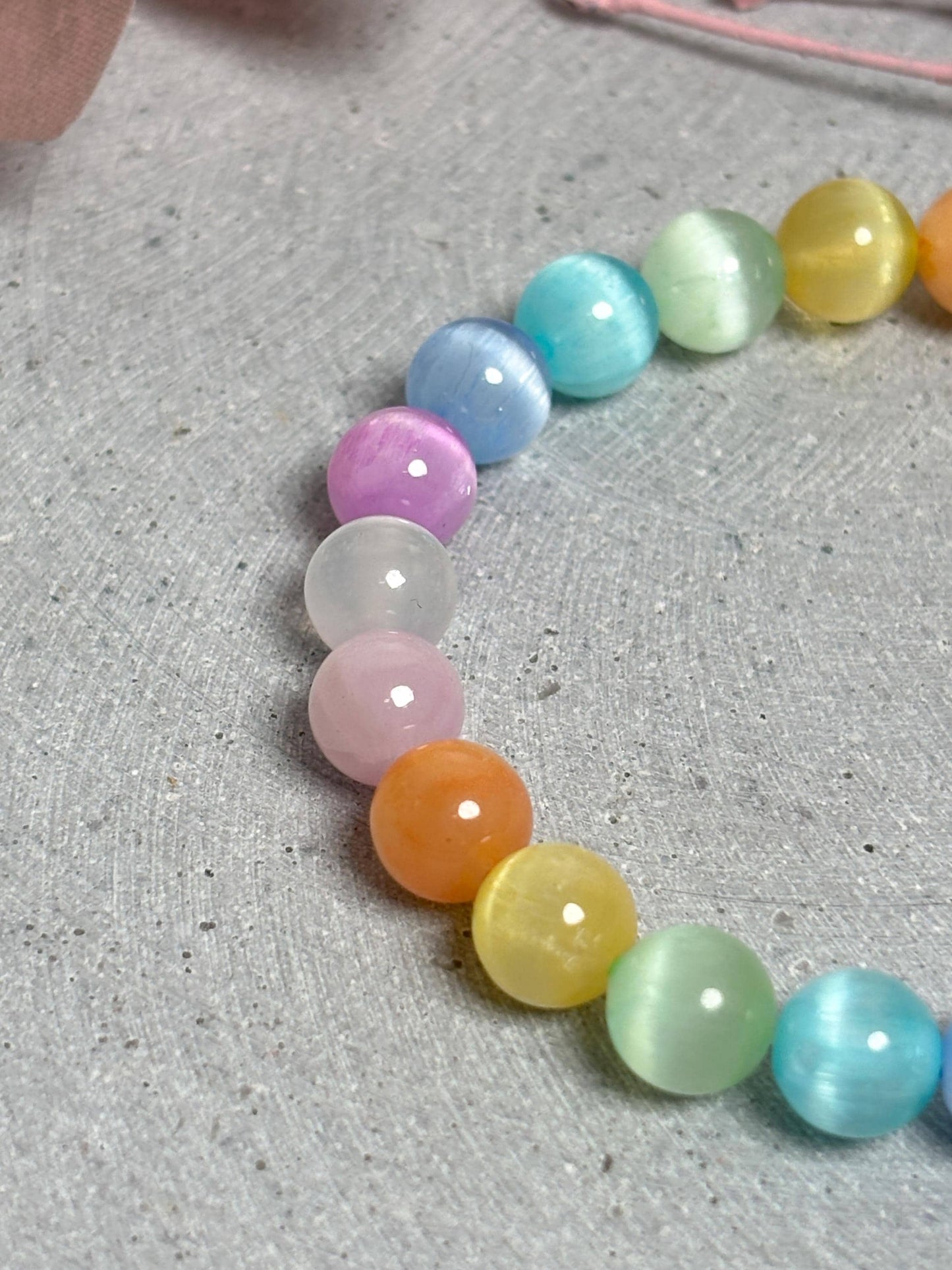 Regenbogen Selenit Perlenarmband 8mm  Bunter Heilstein Schmuck  Spirituelles Geschenk  Boho Armband