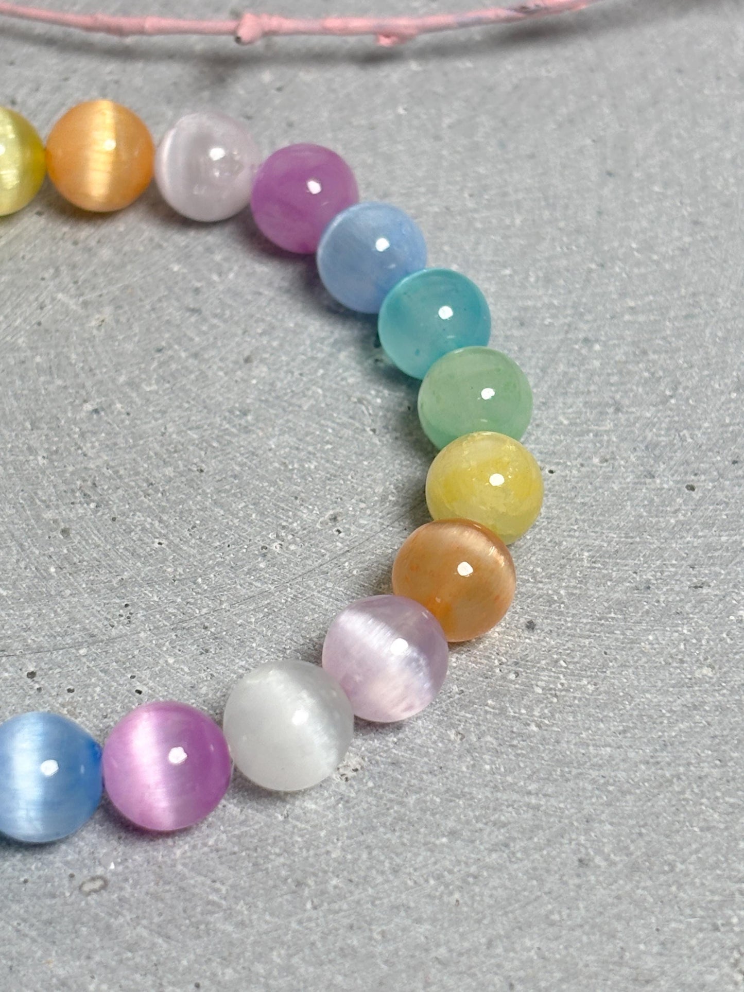 Regenbogen Selenit Perlenarmband 8mm  Bunter Heilstein Schmuck  Spirituelles Geschenk  Boho Armband